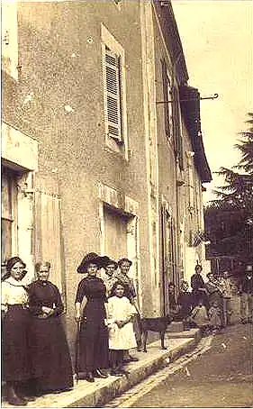 Bourg vers 1900